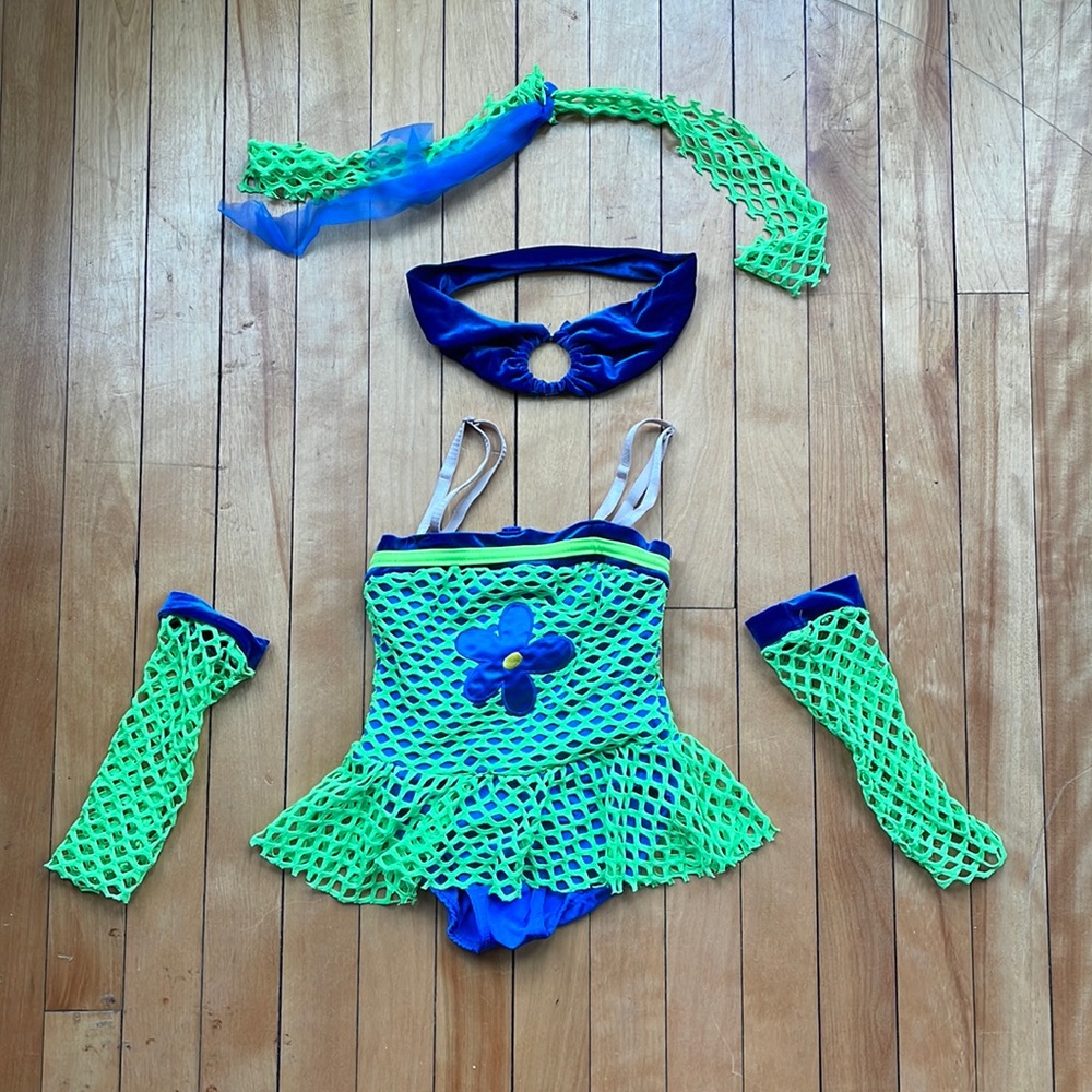 Dansco 4 piece dance outfit - SC size